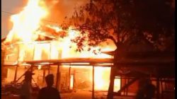 Kebakaran Di Permukiman Padat, 7 Rumah Ludes Terbakar Di Desa Lampoko